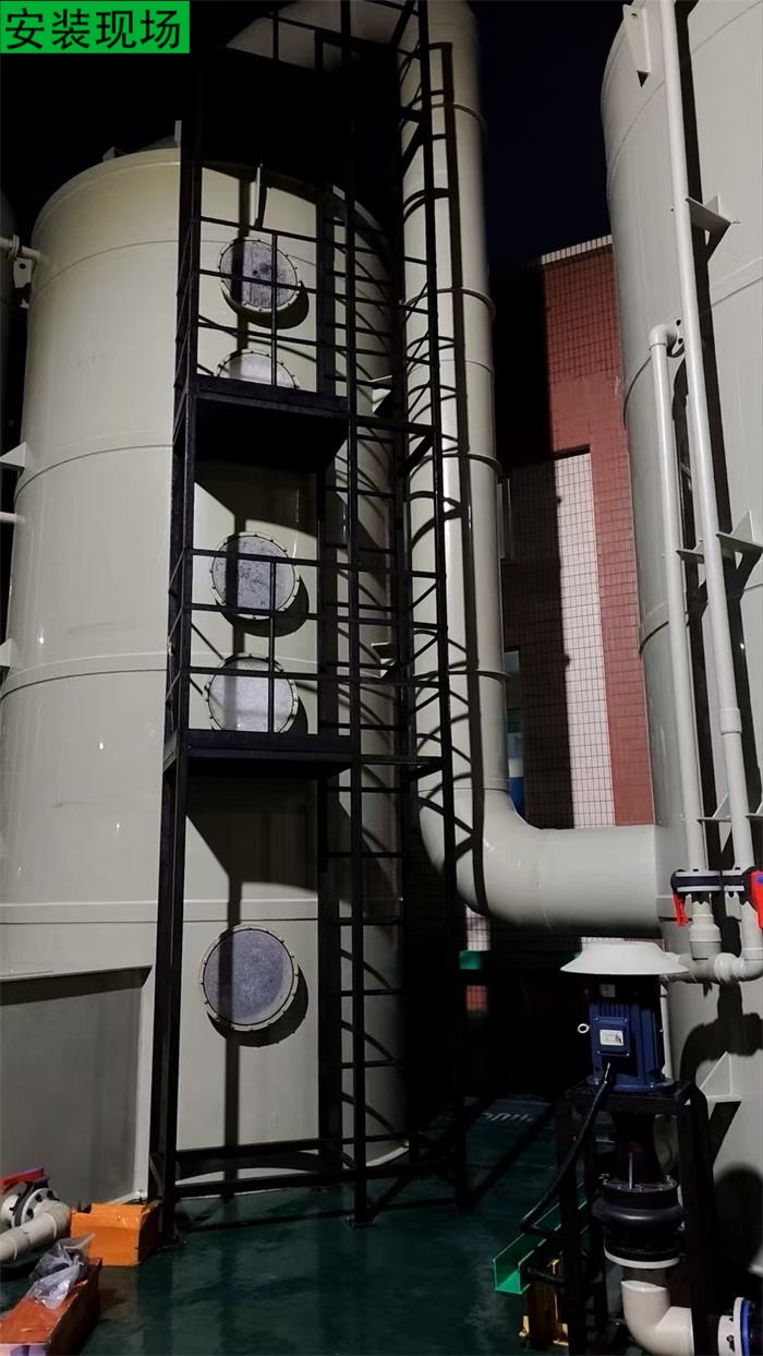 喷淋塔安装现场4.jpg