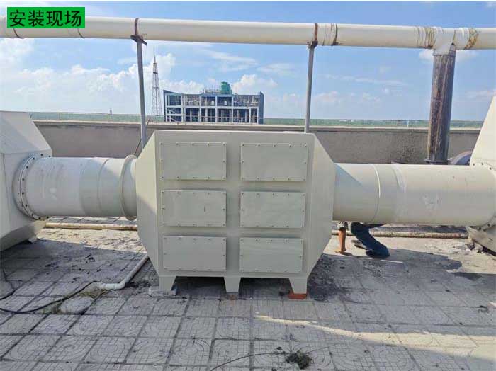 活性炭箱和管道安装现场4.jpg